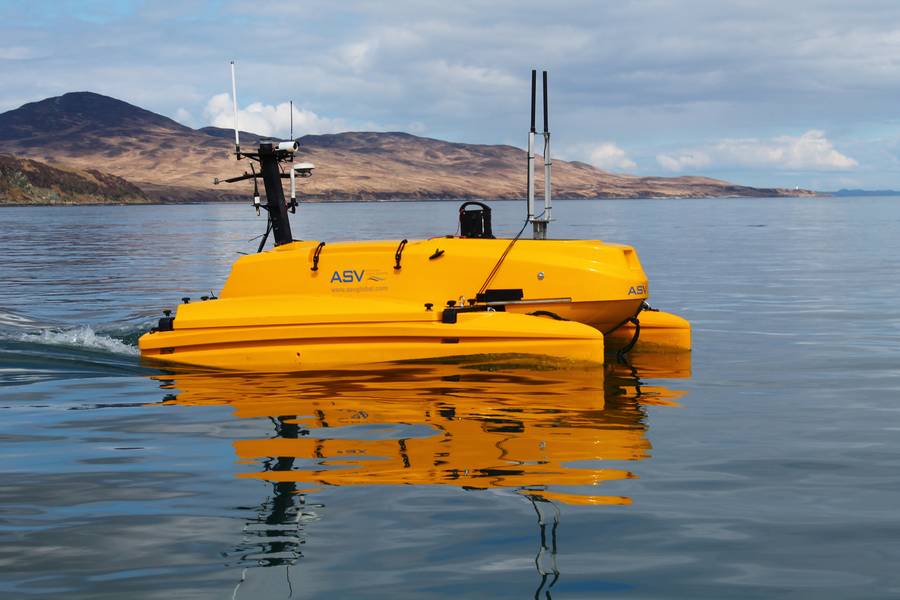 A C-Cat 3 ، من ASV Global ، يتم استخدامه لعمل ADCP في Sound of Islay. صورة من MarynSol.