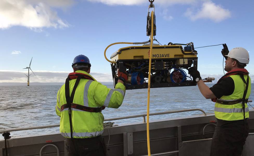 Rovco startet ein ROV bei einer Windpark-Umfrage. Foto von Rovco.