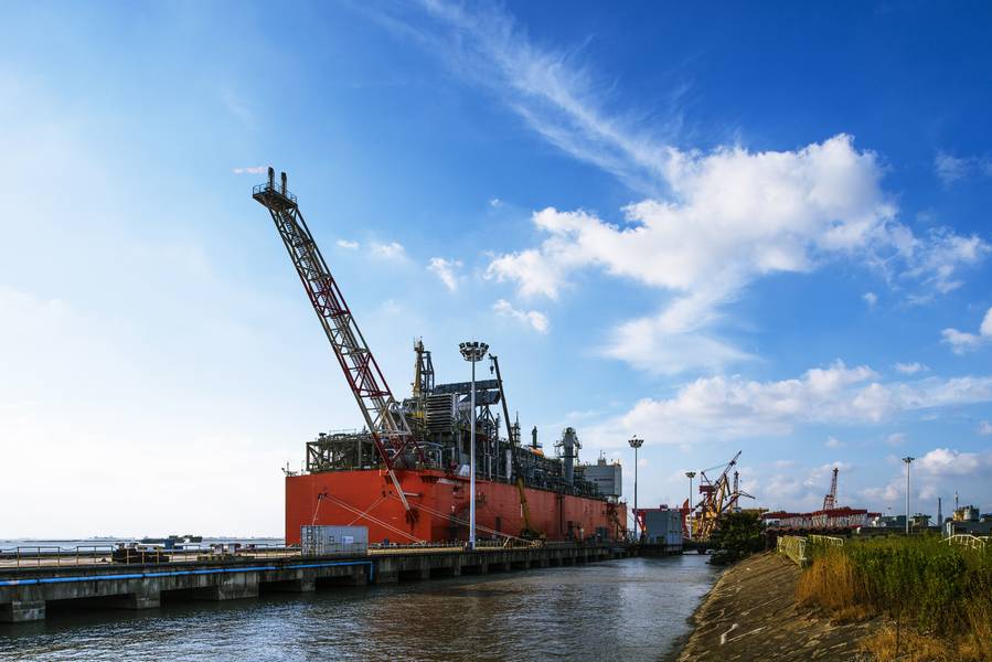 バージ・ベースの浮上液化ユニットカリブ海FLNGは、2019年第2四半期にTango FLNGとしてBahíaBlanca港に再配備される予定です。（写真：Wison Offshore＆Marine）