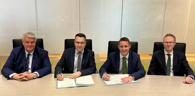 (LR): Dave Pugh, diretor executivo de projetos da Seaway7, e Nicolas Monnot, diretor de projetos e operações, juntam-se a Charlie Jordan, CEO da ScottishPower Renewables e Ross Ovens, diretor administrativo da SPR para os parques eólicos offshore East Anglia Hub para assinar o contrato para o transporte e instalação de as fundações e cabos internos para o parque eólico offshore East Anglia TRÊS. - Crédito: ScottishPower Renewables