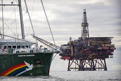 Ativistas do Greenpeace da Holanda, Alemanha e Dinamarca embarcaram em duas plataformas de petróleo no campo Brent da Shell (© Marten van Dijl / Greenpeace)