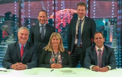 Doug Pferdehirt (esquerda), CEO TechnipFMC, Torger Rød, SVP Equinor, Margareth Øvrum, EVP Equinor, Kjetil Hove, SVP Equinor e Luis Araujo, CEO da Aker Solutions. (Foto: Equinor)