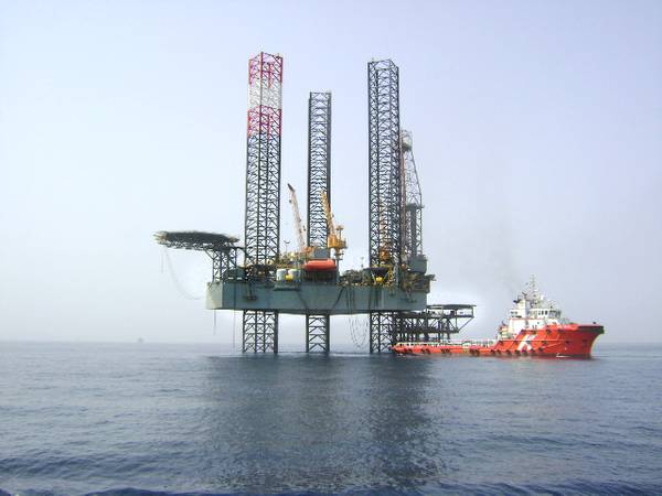 Elevación del mercado: un elevador de Seadrill con buque de suministro (Foto: Seadrill)