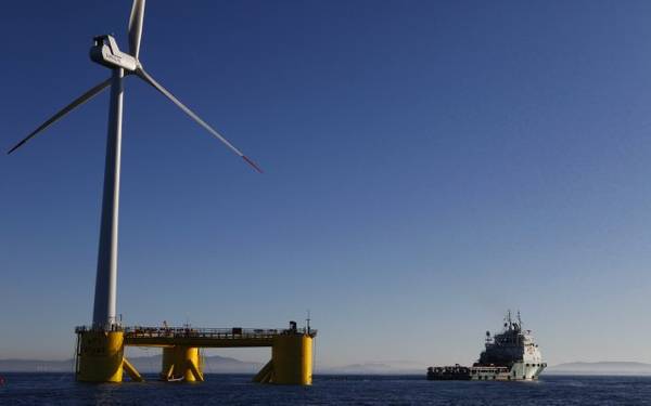 Instalación del prototipo Windfloat en Portugal, en 2011 (Foto: Servicios submarinos Bourbon)