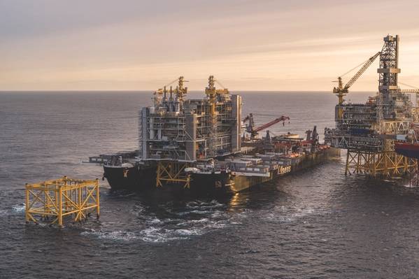 Pioneering Spirit instala a parte superior da plataforma de processamento para o desenvolvimento de Johan Sverdrup da Equinor (Foto: Equinor)