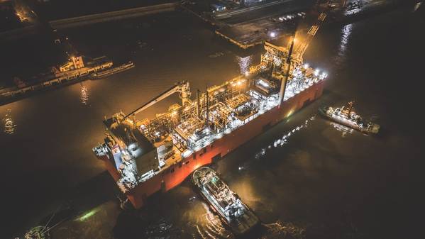 Tango FLNG partindo da China para a Argentina no final de 2018 (Fonte: EXMAR)