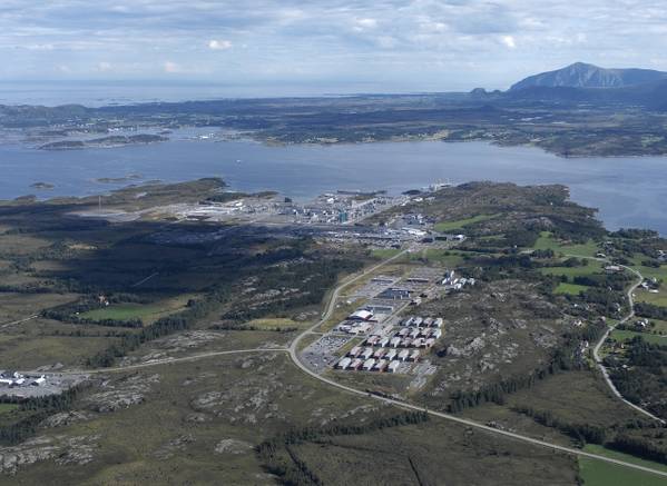 Valor em Nyhamna: investidores financeiros no Mar do Norte ajudaram a liberar valor e a criar uma nova empresa a partir dessa usina de processamento de gás e seus dutos (Foto: Shell Noruega)