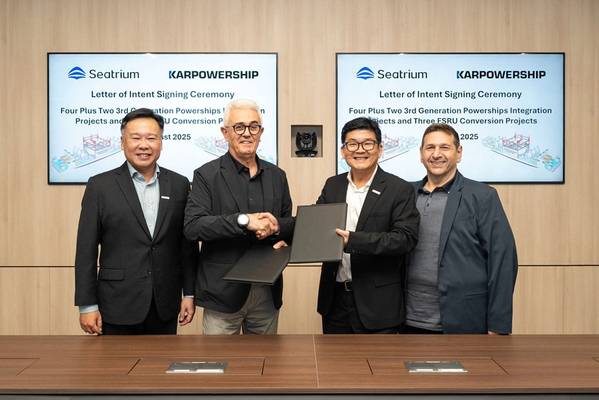 De izquierda a derecha: Sr. Chris Ong, Director Ejecutivo de Seatrium, Sr. Gokhan Kocak, Director de Operaciones Técnicas de Karpowership, Sr. Alvin Gan, Vicepresidente Ejecutivo de Reparaciones y Actualizaciones de Seatrium y Sr. Orhan Remzi Karadeniz, Director Ejecutivo de Karpowership. Crédito de la foto: Seatrium