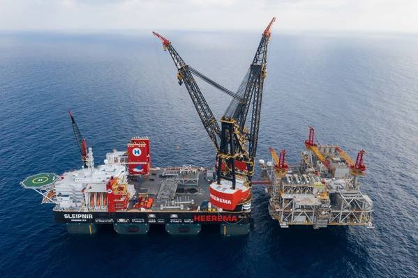 As partes superiores do desenvolvimento Leviathan da Noble Energy no Mediterrâneo foram instaladas pela maior embarcação de guindastes do mundo, Sleipnir. (Foto: Heerema Marine Contractors)
