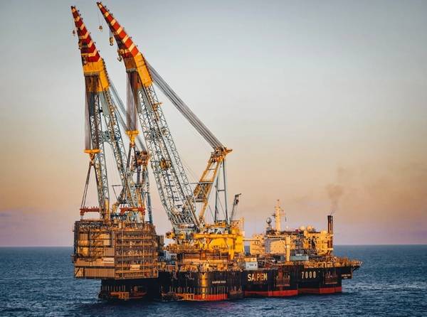 Saipem 7000 hebt das Modul für das Bouri-Gasprojekt vor der libyschen Küste an (Bildnachweis: Saipem).