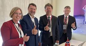 From left, Chief Procurement Officer Mette H. Ottøy (Equinor), EVP for Projects, Drilling & Procurement Geir Tungesvik (Equinor), President and CEO Mads Andersen (Aibel) and EVP Modifications and Yard Services Nils Arne Sølvik (Aibel). Photo: Kjetil Eide/Equinor