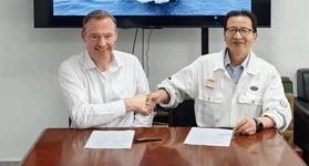 Brynjulv Standal (left), Vice President of New Sales - China and Korea, Kongsberg Maritime; Botao Yan(right), Department Manager of Material Management & Procurement Dept, COSCO Shipping (Qi Dong) Offshore Co.,Ltd. © Kongsberg Maritime