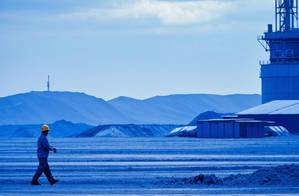 Sources say that China Rare Earth Group is in negotiations to purchase MP Materials' shareholder Shenghe Resources.