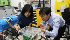 Research team at KIMM’s Heat Pump Research Center (Dr. Jinsub Kim pictured on the left)Dr. Jinsub Kim at KIMM operates the spray-based immersion cooling chamber.  Image Copyright KIMM