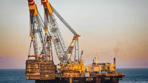 Saipem 7000 lifting the module for Bouri gas project off Libya (Credit: Saipem)