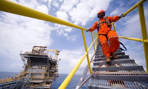 BP Profit Climbs 32% as Company Suspends Buybacks