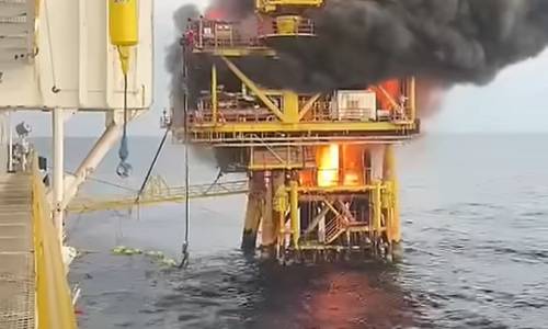 Fire Contained at Vietnamese Oil Platform Undergoing Decommissioning (Video)