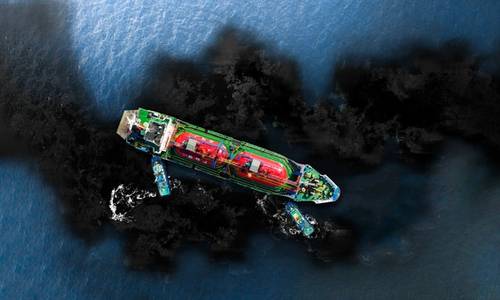 Damaged Tanker Leaks Oil Across UAE Waters as Spill Widens