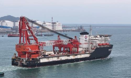China’s Deepwater Pipe-Laying Crane Vessel Sets Sail for Middle East