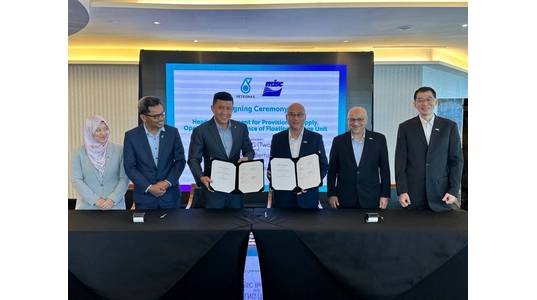 Page 2 of 3
From left to right : Ms. Noor Azyyati Ariffin, Head of Project Development, PGB, Mr. Abdul Aziz
Othman, Managing Director and CEO, PGB, Mr. Hisham Bin Maaulot, CEO, PLNG2SB, Mr. Hazrin
Hasan, VP of Gas Assets & Solutions (GAS), MISC, YM Raja Azlan Shah Raja Azwa, VP of Finance,
MISC and Mr. Wong Zun Haur, Head of New Ventures & Technology, GAS, MISC. - Credit: MISC