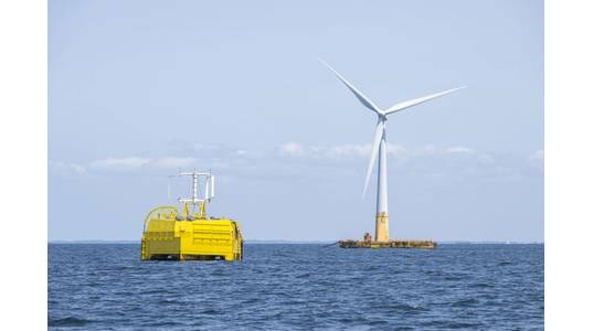 Caption: on the right : Sealhyfe offshore hydrogen production pilot (Lhyfe), on WAVEGEM platform (GEPS Techno), 
On the left : FLOATGEN floating turbine (BW Ideol). On the SEM-REV offshore testing site (Centrale Nantes / OPEN-C) ©Lhyfe
 