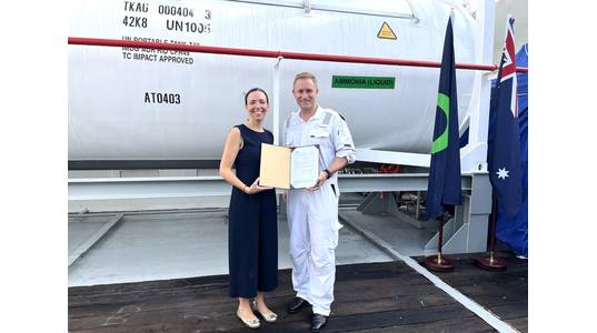Cristina Saenz de Santa Maria, DNV’s Regional Manager South East Asia, Pacific & India, Maritime, handed over class and statutory certificates to Dino Otranto, Fortescue Metals CEO, for the dual-fueled ammonia-powered vessel Green Pioneer (Photo: DNV)