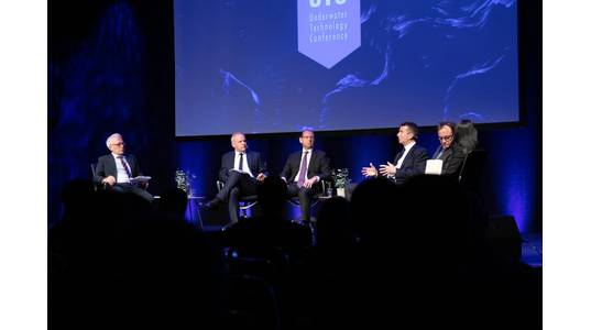 During a panel discussion at UT, from left: moderator Russel McCulley, Upstream; Anders Opedal, Equinor; William Zimmern, BP; Graham Henley, Shell; Egil Bøyum, Aker Solution; and Moderator Wendy Lam, BHGE (Photo: UTC2019_ManiMedia)