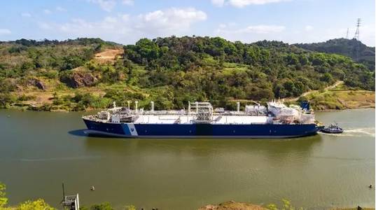 ©Excelerate Energy's FSRU Exemplar - Photo courtesy Excelerate Energy