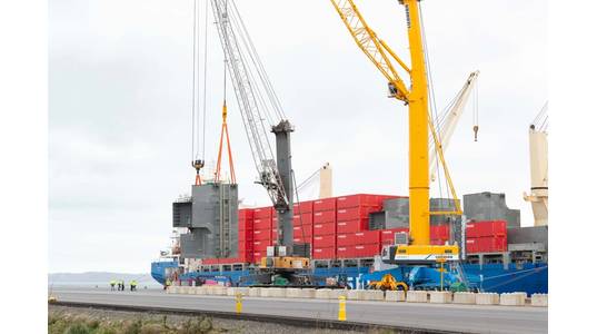First components for EOLINK's floating wind turbine arrive to Brest © Ludys