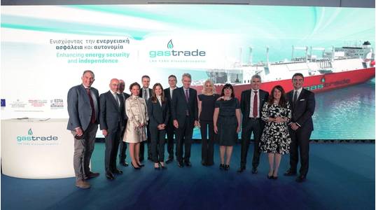 Founding Shareholder and Chairwoman of the Board of Directors of Gastrade, Ms. Elmina Copelouzou, US Ambassador, Geoffrey Pyatt & the Representatives of Gastrade's Shareholders - Credit: Gastrade