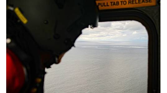 The crew in a helicopter from the Danish Armed Forces keeps an eye on the gas leak. Photo: Rune Dyrholm - Danish Defence


