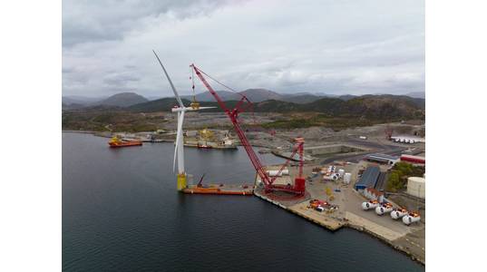 For Illustration: Hywind Tampen blade installation 5 May 2022 - Credit - Jan Arne Wold _ Woldcam - Copyright - Equinor  