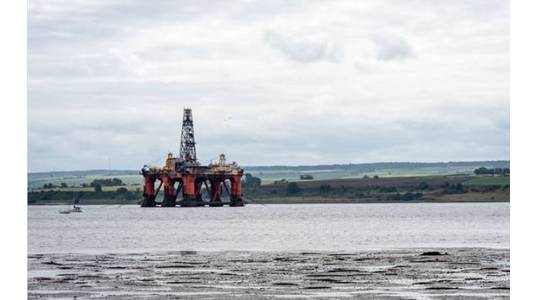 Illustration: An offshore drilling rig in Scotland - Image by pxl.store - AdobeStock