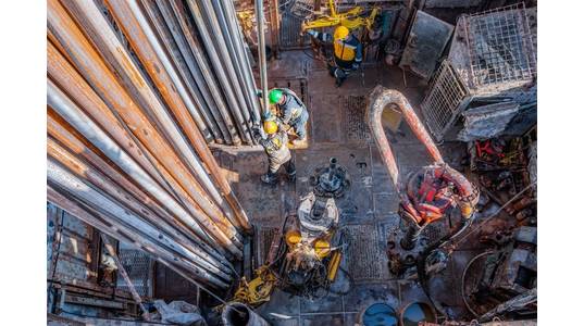 Illustration - Oil workers - Image by Алексей Закиров - AdobeStock