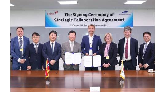 Jintaek Jung, CEO of SHI(fourth from left) and Trond Bokn, SVP, Director of Project Development(fifth from left) Credit: Samsung Heavy Industries