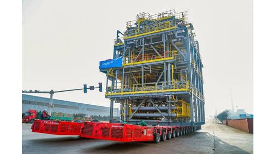 Maneuvering one of the sixth turn on the 10 km journey with oversized cargo, Rizhao, China. Image courtesy deugro