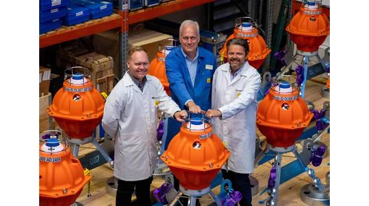 Norske Shell’s HSE Advisor, Mats Hauge, Sonardyne’s Senior Project Manager, Nick Street and Norske Shell’s Senior Project Surveyor, Tomas Frafjord, inspect the first batch of Fetch PMTs heading to the Ormen Lange field. (Photo: Sonardyne)