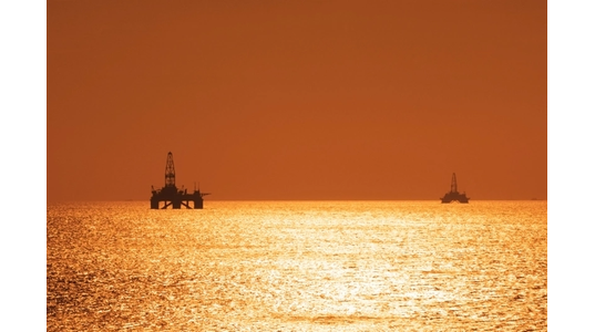 Offshore rigs, Illustration - Image by Elnur - AdobeStock