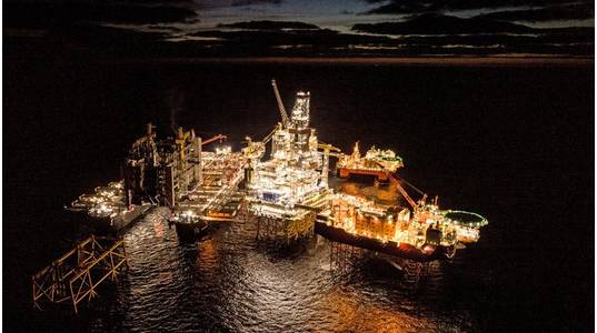 Pioneering Spirit moving in to perform world heaviest offshore lift (Photo: Roar Lindefjeld & Espen Rønnevik - Woldcam / Equinor)