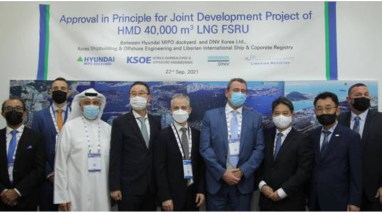 The AiP presentation at Gastech. From left: Pawan Sahni (BDM DNV), Martin Cartwright (Business Director Gas Carriers, DNV), Ali A. Shehab (Global Director Special Projects, DNV), Young Jun Nam (CTO, HMD), Ian Edwards (Area Manager, DNV), Thomas Klenum (SVP, Liberian Registry), Byeong Yong Yoo (VP, KSOE), Sung Ho Shin ( KAM, DNV), Dallas Smith (VP, Liberian Registry).