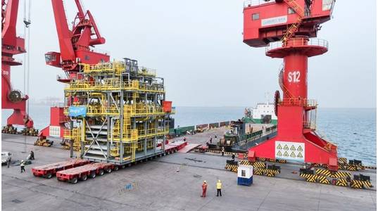 Roll-on operation of CO2 Removal System of 15.8 X 13.2 X 17.2 meters at COSCO Shipyard Qidong, China. Image courtesy deugro
