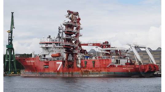 Seven Phoenix, construction and flex-lay vessel,  at the quay of the Gdansk shipyard - Image by Rudolf H. Boettcher/Wikimedia Commons - CC BY-SA 4.0