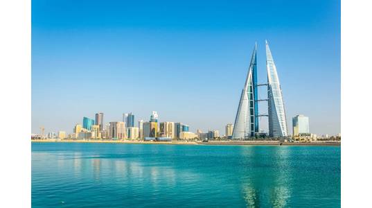 Skyline of Manama dominated by the World trade Center building, Bahrain/ ©dudlajzov/AdobeStock