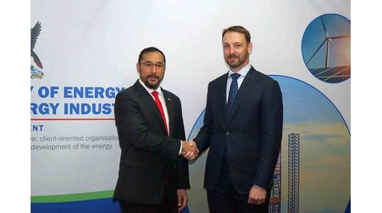 Stuart R. Young MP Minister of Energy and Energy Industries and Minister in the Office of the Prime Minister and Adam Lowmass, Senior Vice President and Country Chair, Shell Trinidad and Tobago. (September 2023)