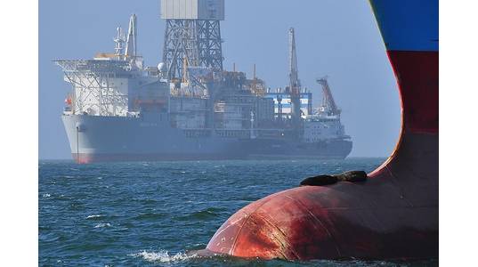 A Valaris drillship - Image by CellsDeDells/Wikimedia - Shared under CC BY-SA 3.0 license