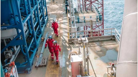 
Workers on the Johan Sverdrup field centre in the North Sea. (Photo: Ole Jørgen Bratland)

