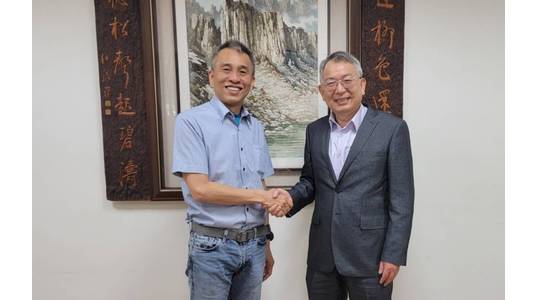 Left: HAN Yu-Lin, President Jong Shyn Shipbuilding; Right: TSENG Kuo-Cheng, Chairman High Tien Offshore. Photo courtesy High Tien Offshore