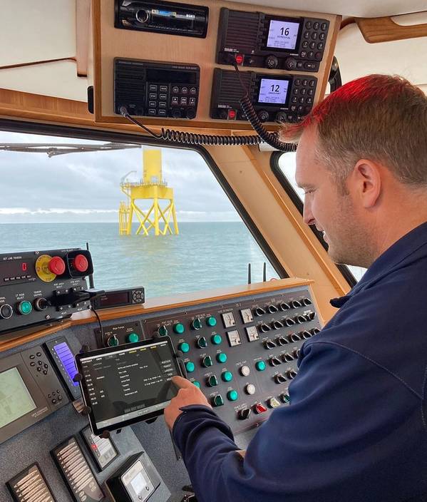  
Aaron Trebilcock, Master at Windcat Workboats, using Reygar’s DDPR (Credit: Windcat Workboats)
