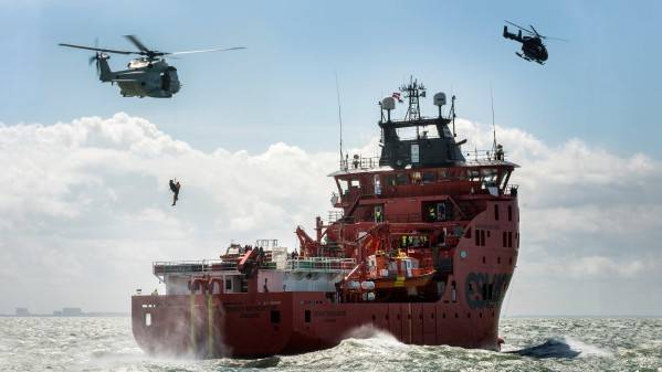 Armed and highly trained soldiers from the Belgian anti-terror corps and police paid a visit to the Esvagt Mercator (Photo: ESVAGT)