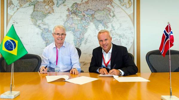 Barra Energia CEO Renato Bertani (left) with Equinor Brazil country manager Anders Opedal in 2018 (Photo: Guilherme Botelho / Equinor)
